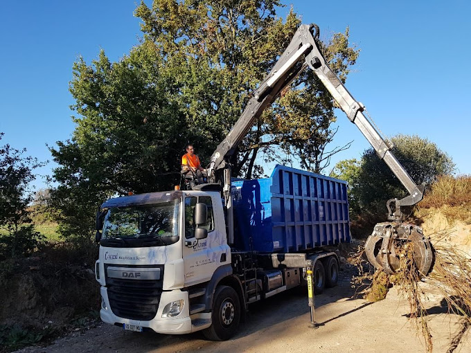 Aperçu des activités de la casse automobile COUTAND RECUPERATION ET SERVICES située à LA MEILLERAIE-TILLAY (85700)